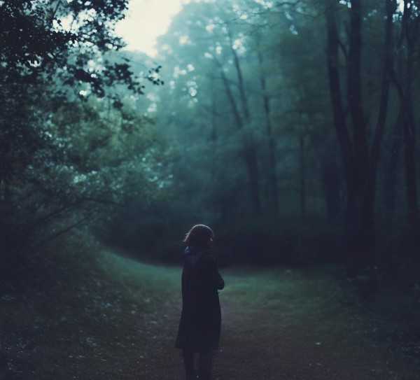 静默转身，歌曲我是不是该安静的走开？中的情感共鸣与人生抉择,我是不是该安静的走开？歌词背后的情感共鸣与人生抉择,旋律,情感,第1张